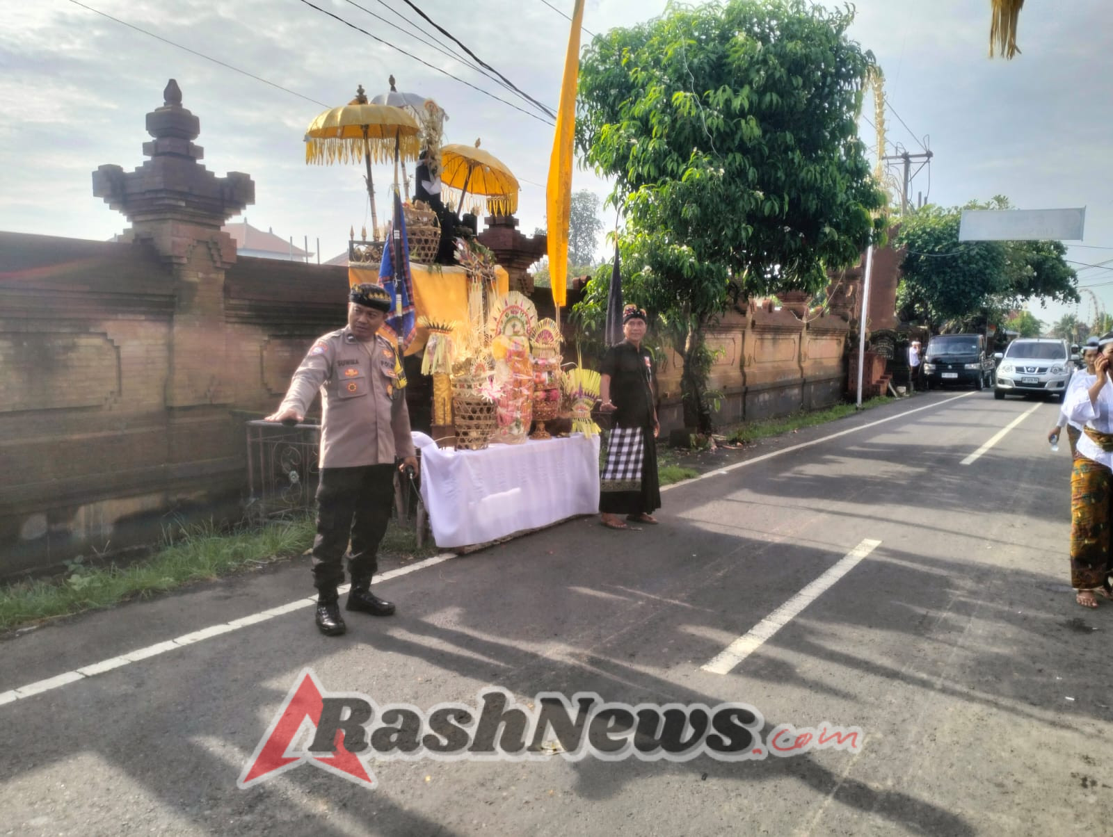 Lancarkan Giat Masyarakat Bhabinkamtibmas Desa Mengwitani Atensi Karya Ngenteg Linggih