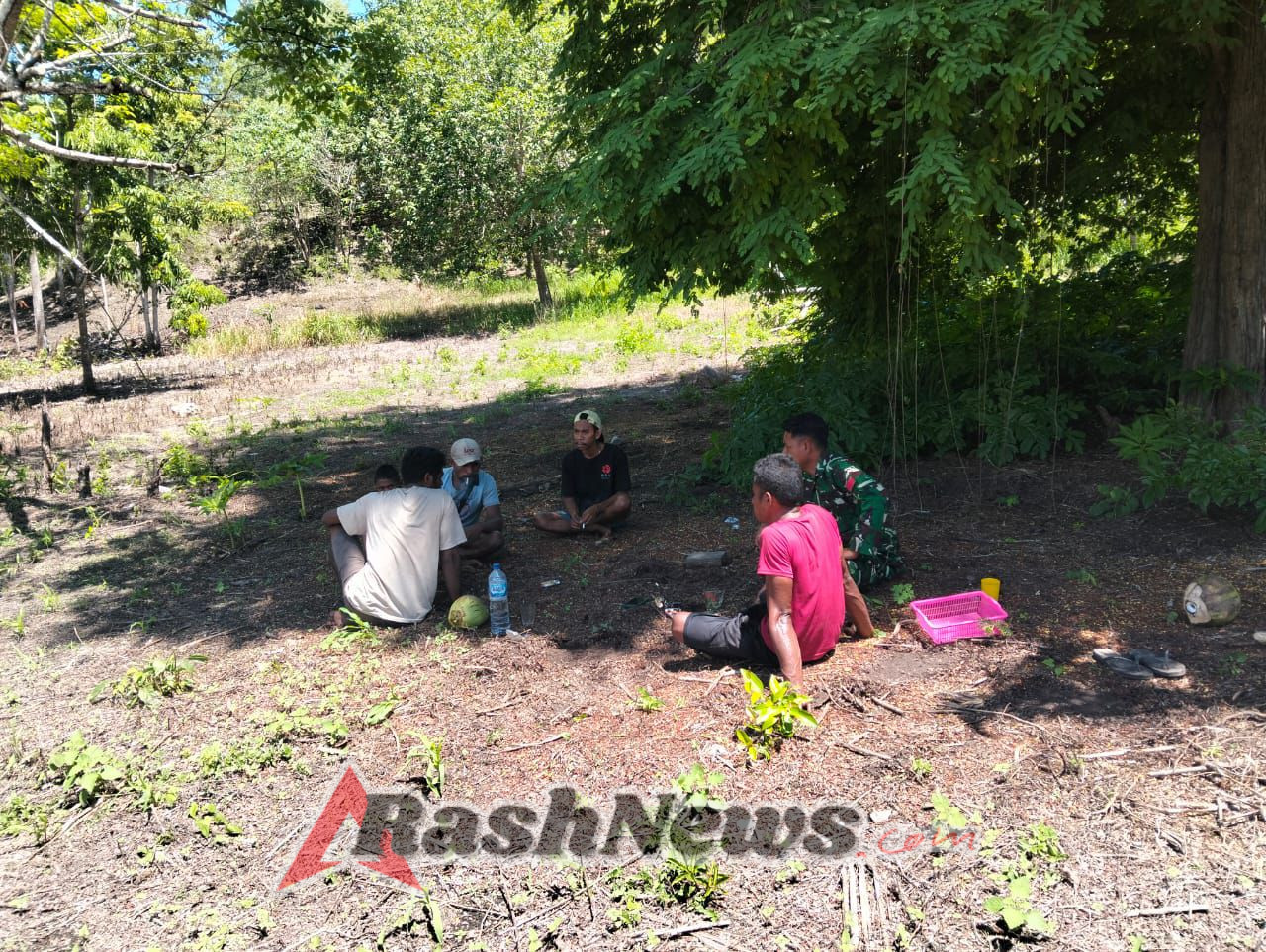 Babinsa Desa Bagang Laksanakan Komsos untuk Perkuat Keakraban dengan Warga