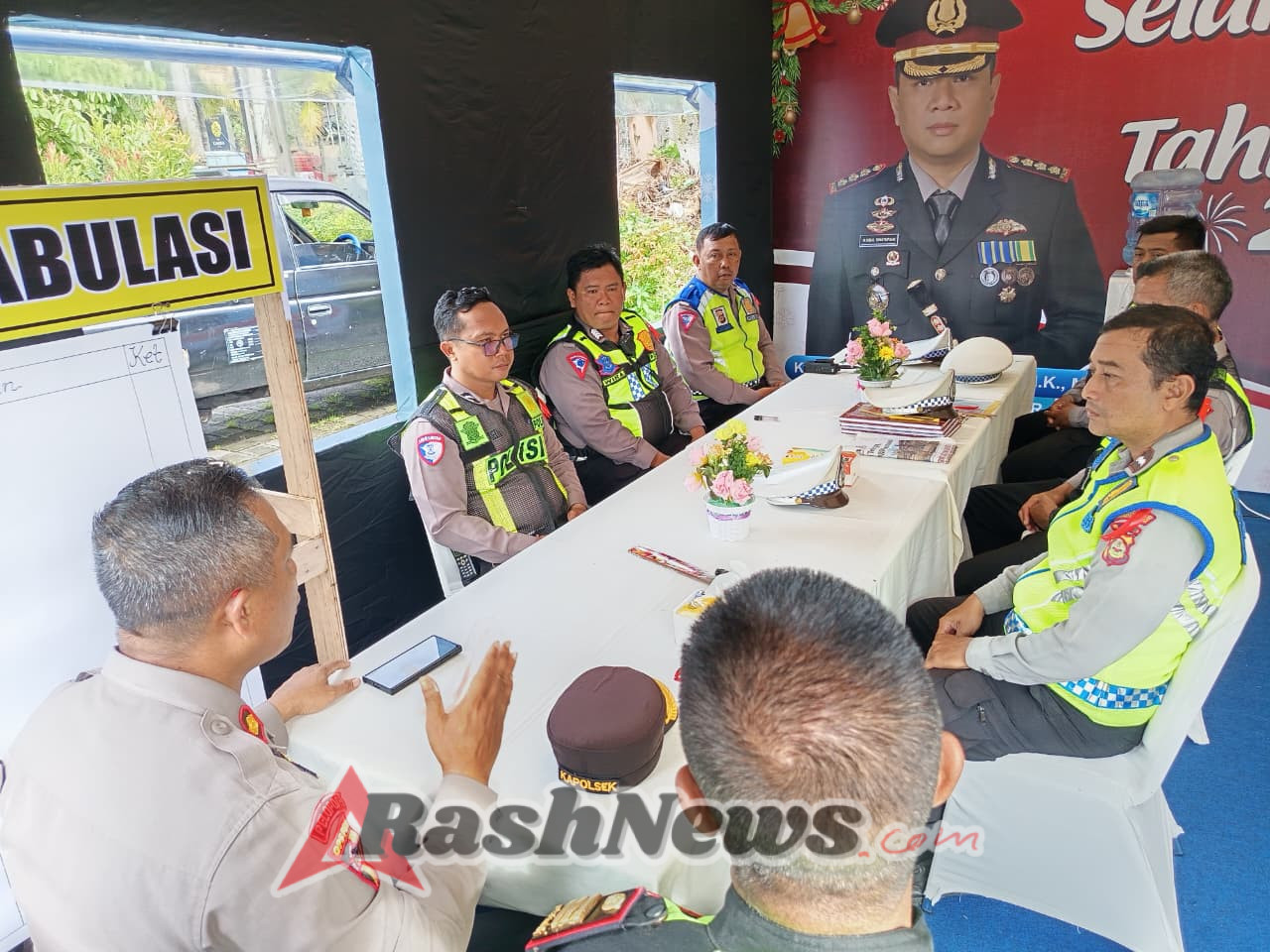 Kapolsek Dentim Pimpin Anev Kesiapan Personel Lalulintas Pengamanan Nataru 2025–2026