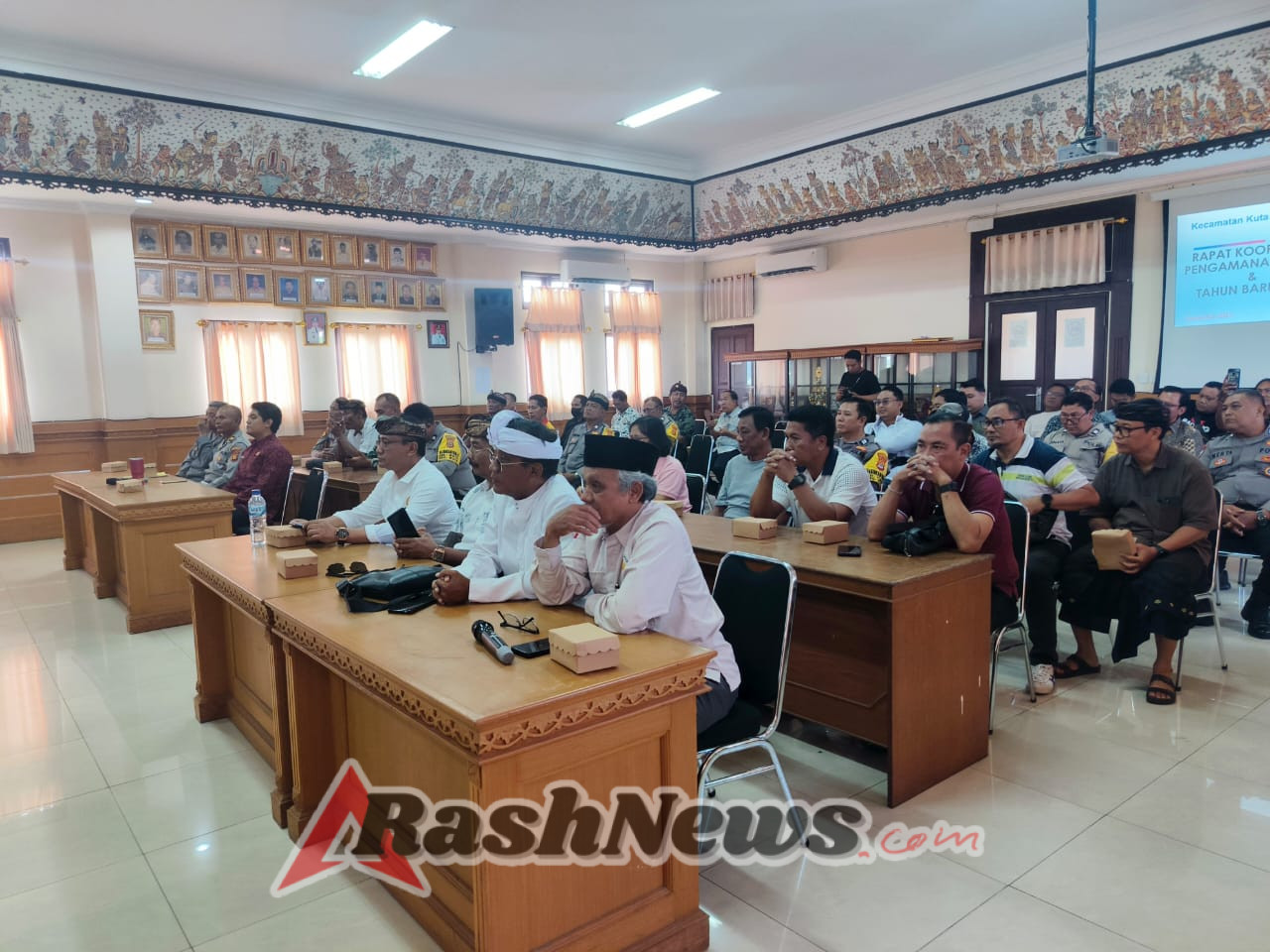 Rapat koordinasi pengamanan Natal 2025 dan Tahun Baru 2026, Kapolsek Kuta tekankan sinergitas lintas sektor