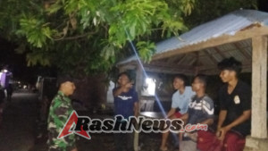 Pererat Kemanunggalan TNI–Rakyat,  Babinsa Dompu Kongkow Bersama Warga