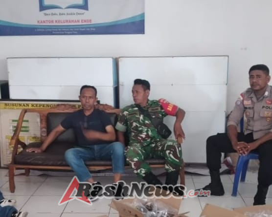 Dukung Ketahanan Pangan, Babinsa Dan Bhabinkamtibnas Kelurahan Kelimutu Dampingi Penyaluran Bantuan Beras