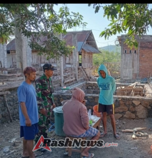 Babinsa Koramil Manggelewa Tingkatkan Keamanan Melalui Komsos Wilayah