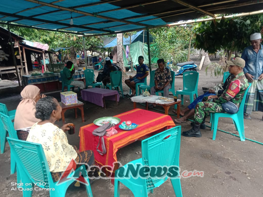 Ciptakan Rasa Aman, Babinsa Koramil 1602-01/Ende Dampingi Warga Ndorurea 1 dalam Komsos
