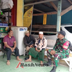 Babinsa 1615-10/Sembalun Gelar Komsos Bersama Warga, Tekankan Kebersihan dan Kepedulian Sosial