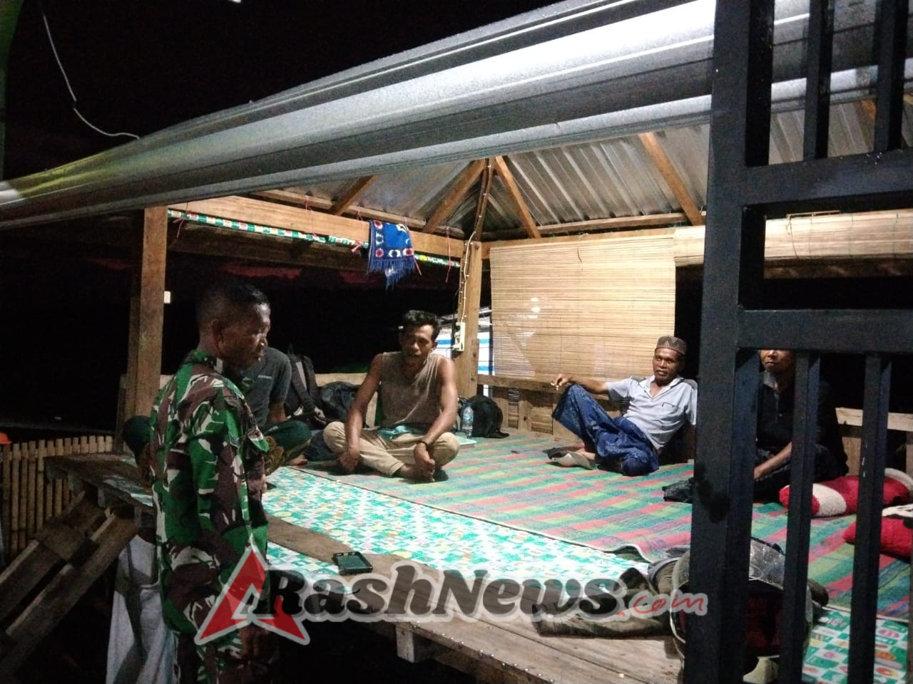 Warga Dusun Safahu Sambut Baik Kehadiran Babinsa Saat Ronda Malam