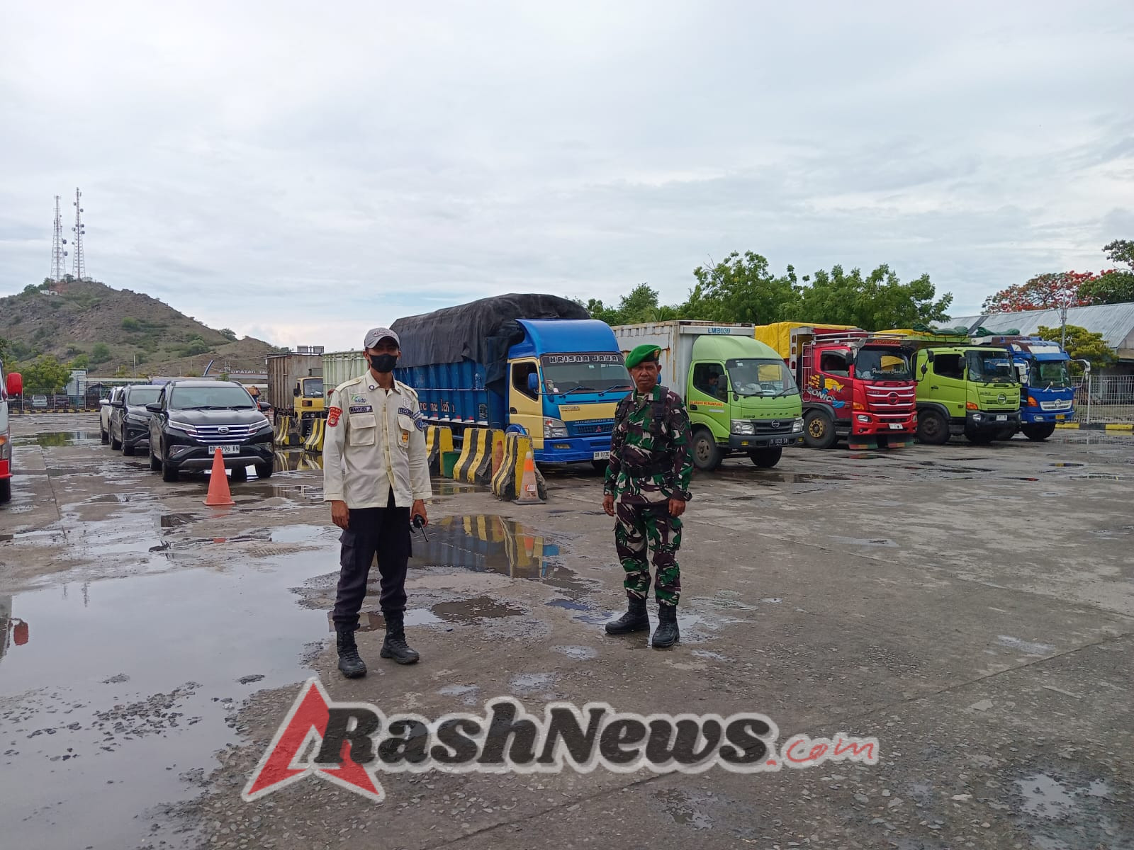 Sertu Abdurahman Laksanakan Pengamanan Pelabuhan Poto Tano Pengamanan Pelabuhan Poto Tano,