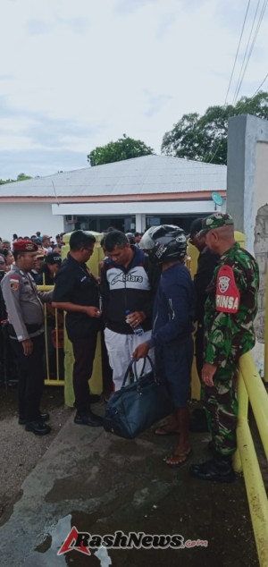 Dukung Kelancaran Transportasi Laut, Babinsa Pantau Keberangkatan Kapal Garda Maritim 3