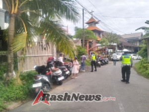 Satgas Kamseltibcarlantas Ops Lilin Agung 2025 Laksanakan Patroli dan Pengaturan Lalu Lintas di Jalur Ibadah Gereja
