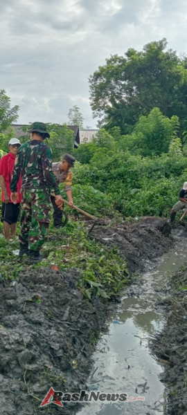 Babinsa Meraran Aktif Laksanakan Komsos untuk Ciptakan Hubungan Harmonis