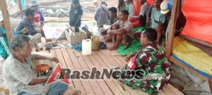 Babinsa Ende Tegaskan Pentingnya Kamtibmas dan Gotong Royong di Desa Embunggena