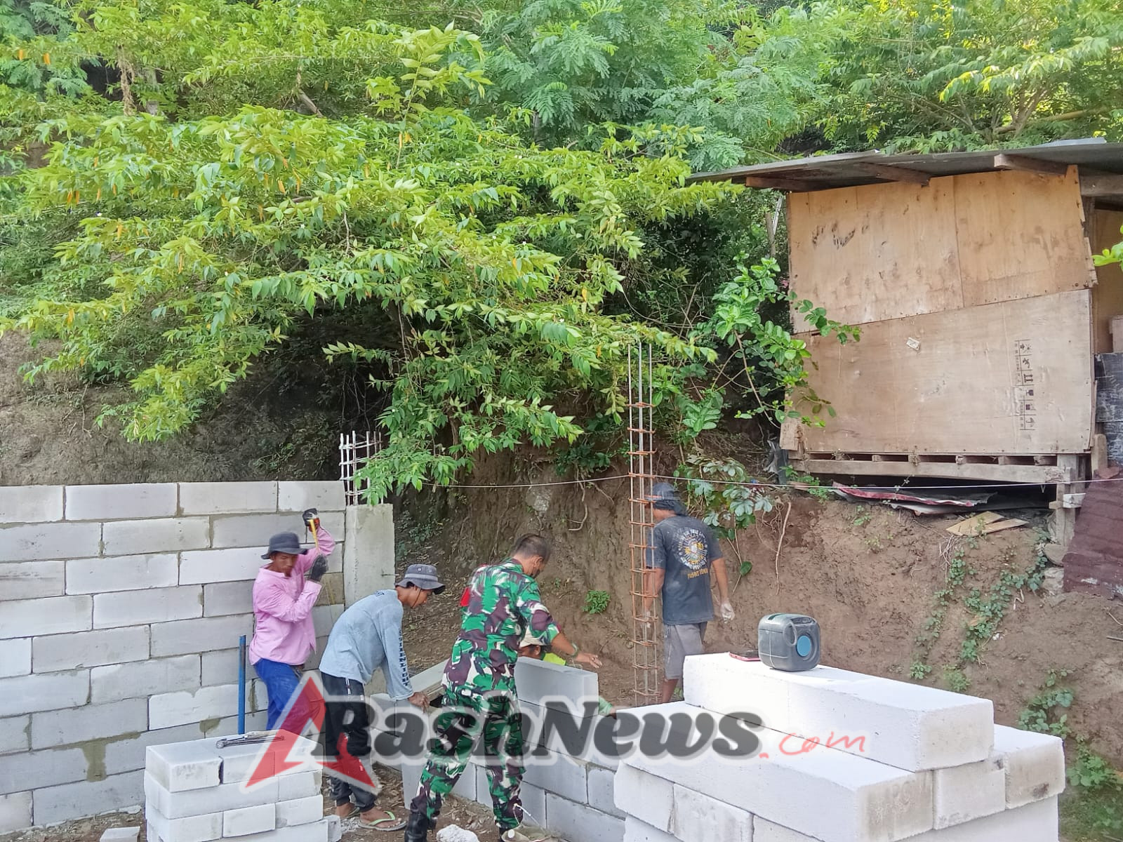 Wujud Sinergi TNI dan Desa Babinsa Mantun Awasi Program KDKMP