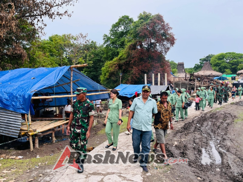 TNI Hadir di Tengah Musibah, Dandim 1613/Sumba Barat Kunjungi Korban Kebakaran Rumah