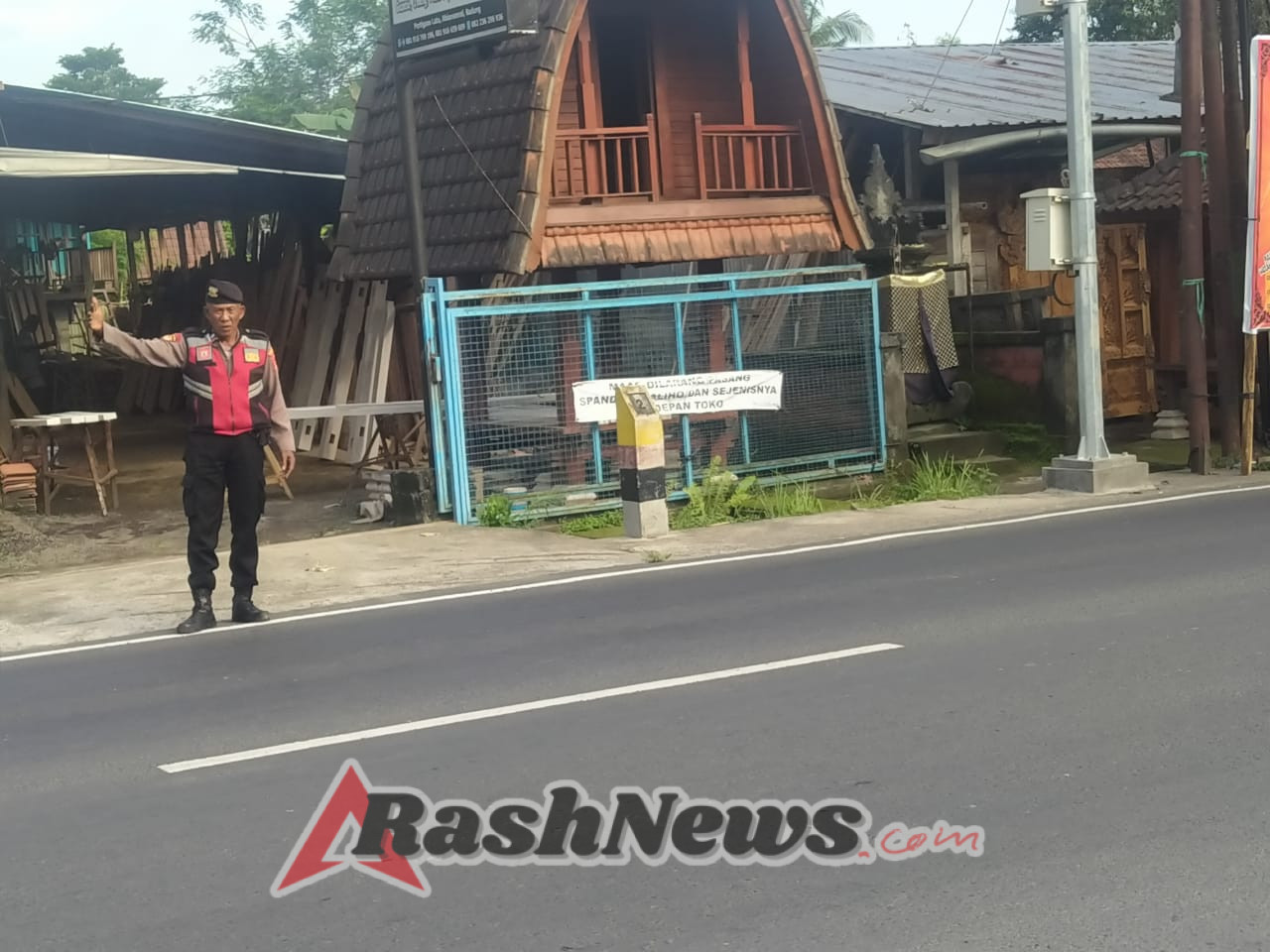 Wujudkan Kamseltibcar Lantas Di Hari Libur, Polsek Abiansemal Gelar Pengaturan Sore