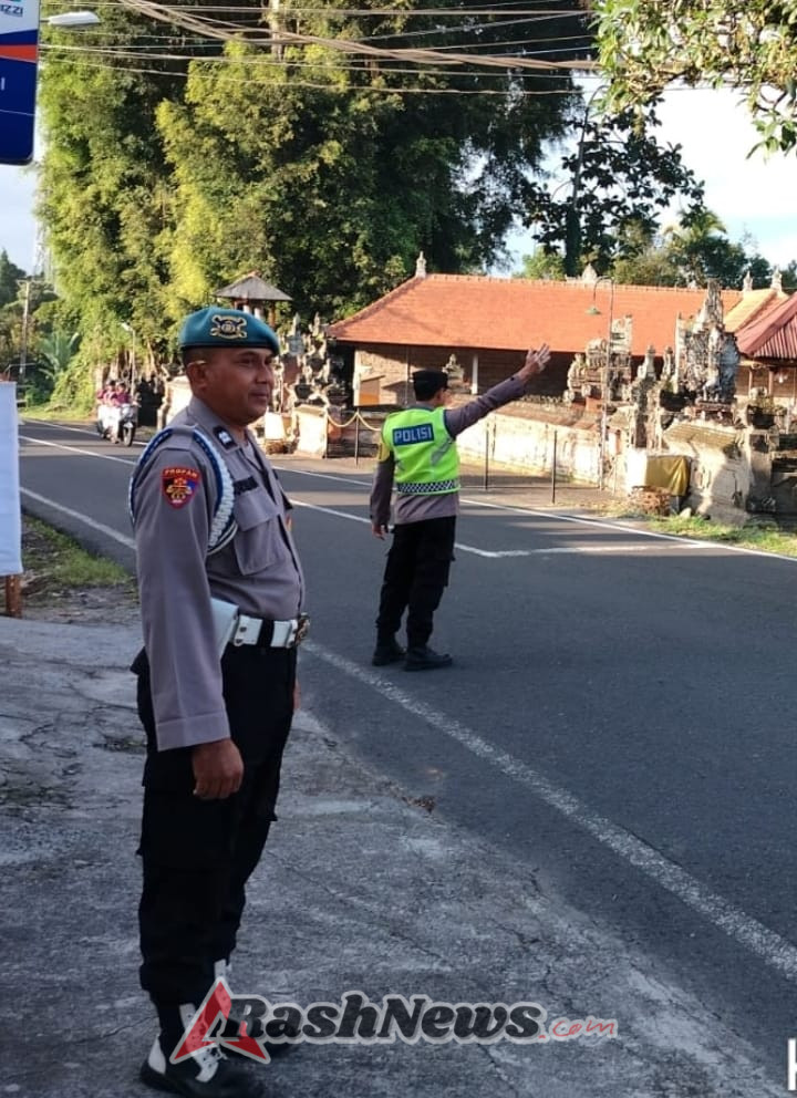 Cegah terjadinya kemacetan dan laka lantas, Personil Polsek Penebel melaksanakan Strong Point pagi