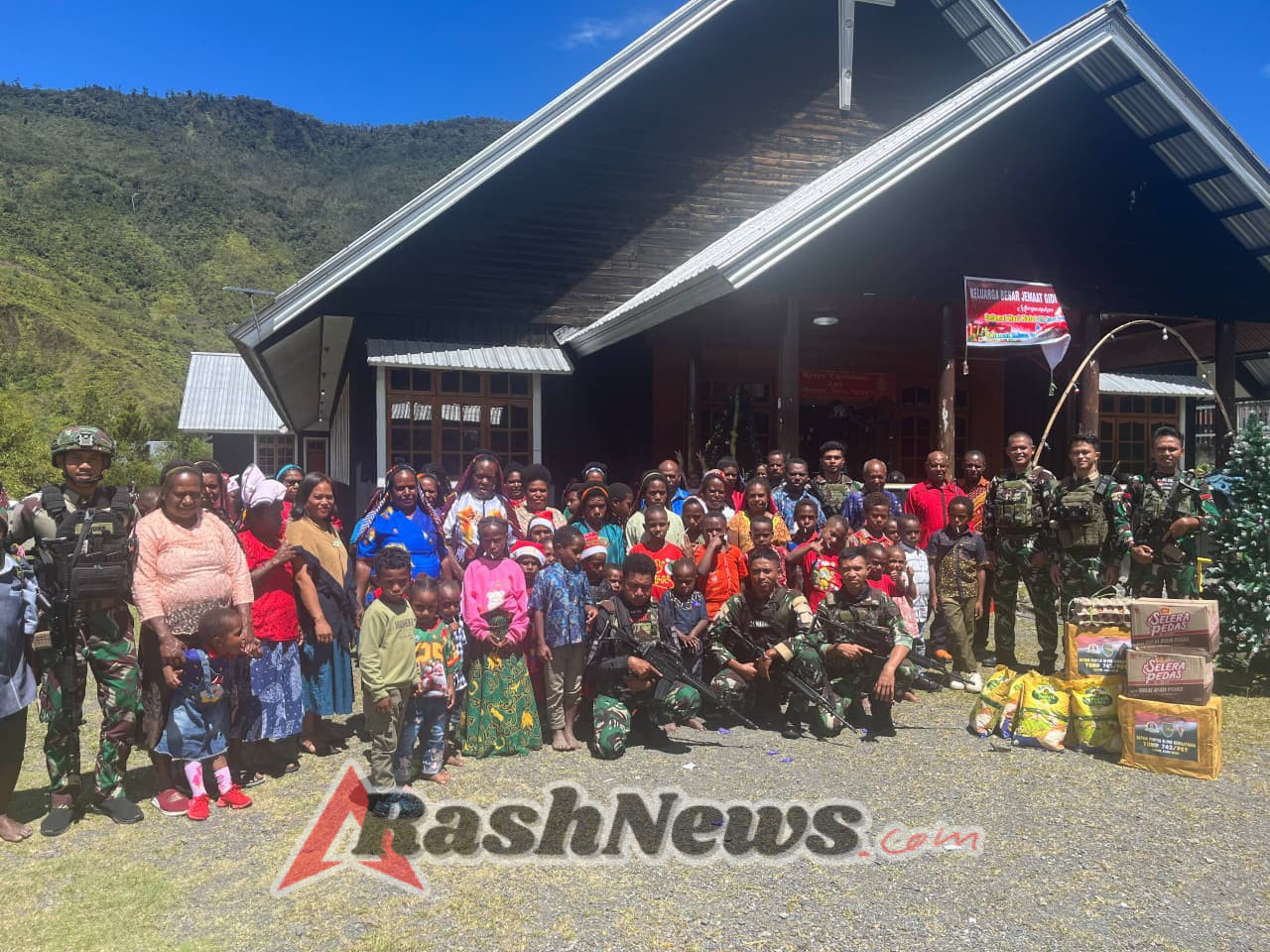 Sambut Natal di Pedalaman Papua, Satgas Yonif 743/PSY Hadirkan Sukacita Di Delapan Gereja