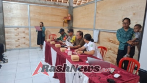 Bhabinkamtibmas Desa Tegal Mengkeb Atensi kegiatan Lomba PKK se Desa Tegalmengkeb memperingati Hari Ibu Tahun 2025