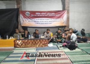 Bhabinkamtibmas Hadiri Peningkatan Kapasitas Keprajuruan Desa Adat Linjong