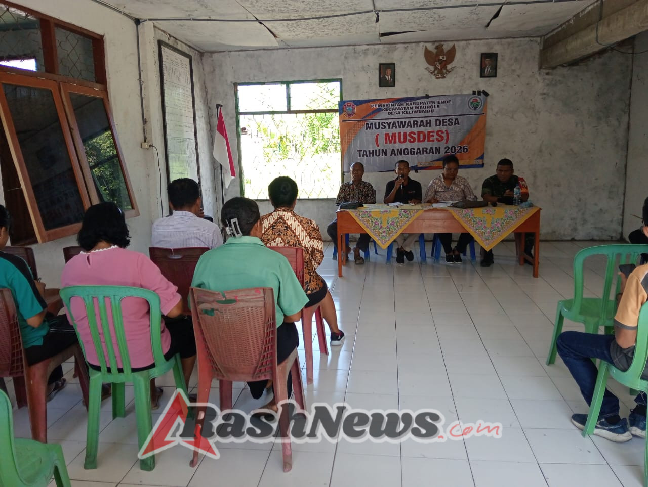 Pengamanan Wilayah dan Komsos, Babinsa Koramil Maurole Ikuti Rapat APBDes 2026