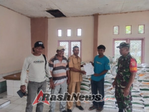 Penyaluran Bantuan Pangan Oktober-November 2025 di Doridungga dikawal Babinsa.