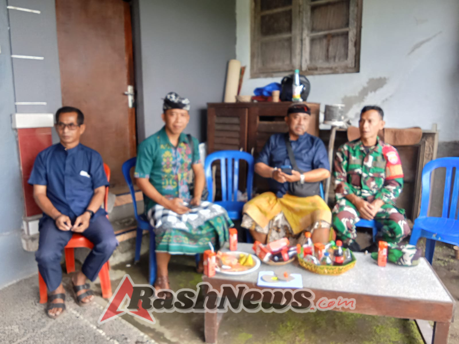 Babinsa bontihing ( Serda Ketut Antara) menyampaikan beberapa hal dan siap megawal saat ibadah umat keristen
