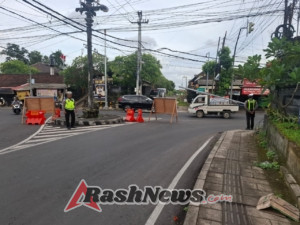 Pastikan Arus Lalin Tetap Lancar, Personel Polsek Abiansemal Gelar Pengaturan Sore Hari