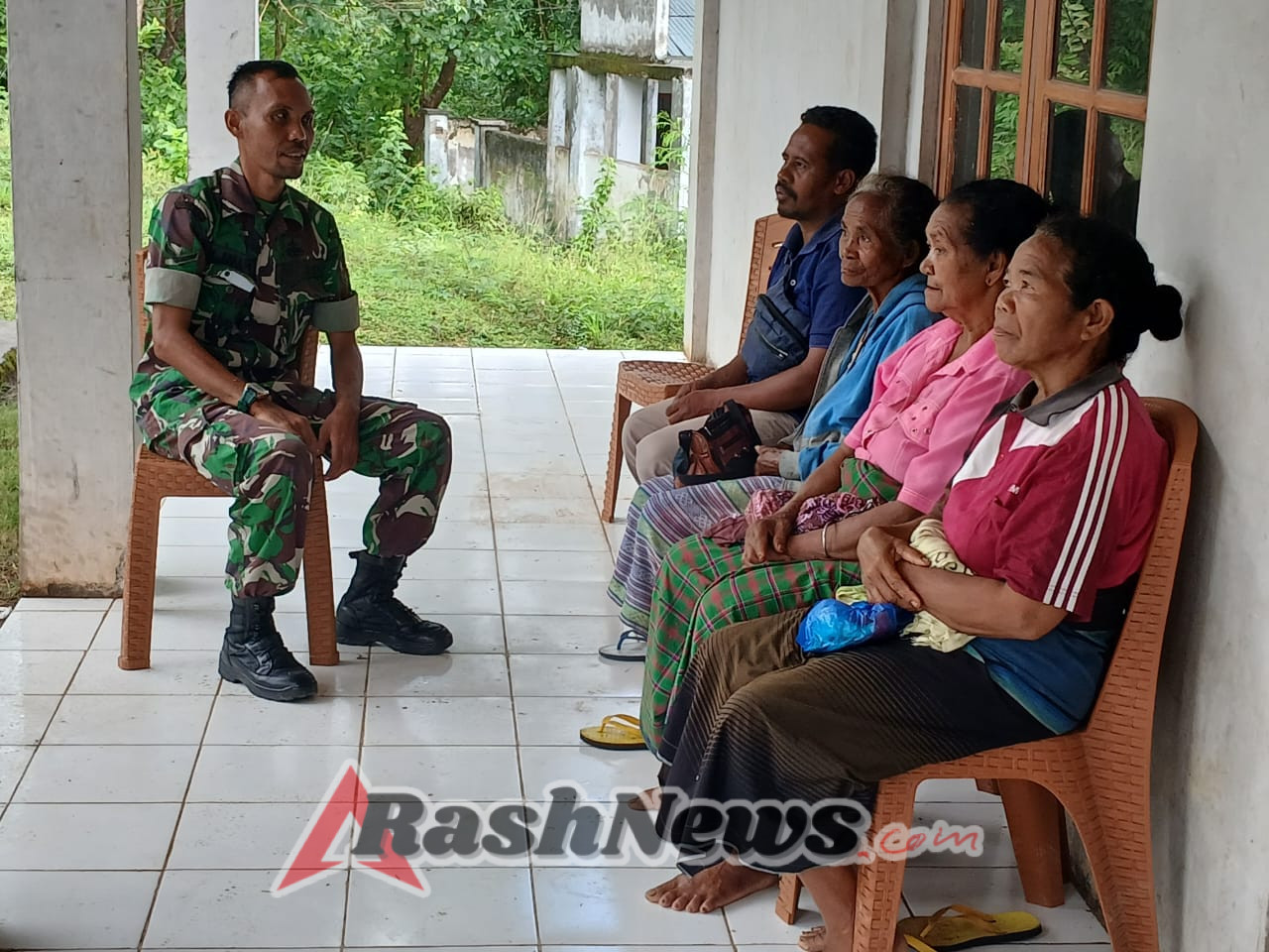 Babinsa Koramil 1625-05/Aesesa Laksanakan Monitoring Wilayah dan Komsos di Desa Ngegedhawe