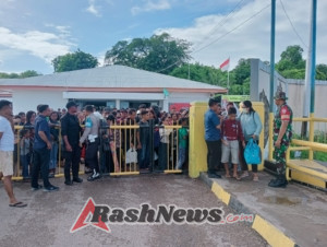 Keberangkatan Garda Maritim 3 Tujuan Kupang Dipantau Babinsa Koramil 1627-02