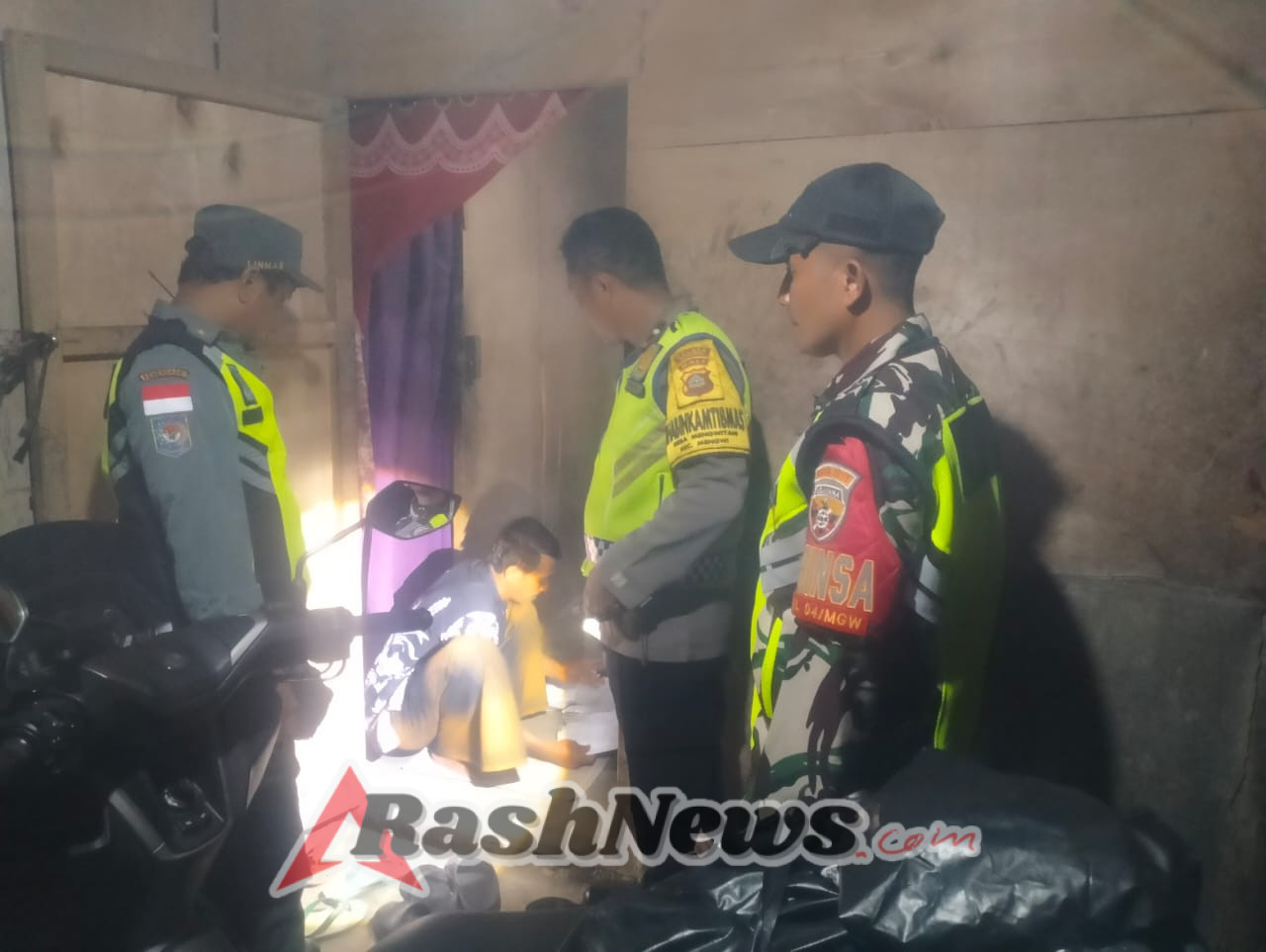 Jaga Wilayah Tetap Kondusif, Bhabin Desa Mengwitani Bersama Pememerintahan Desa Laksanakan Sidak Duktang