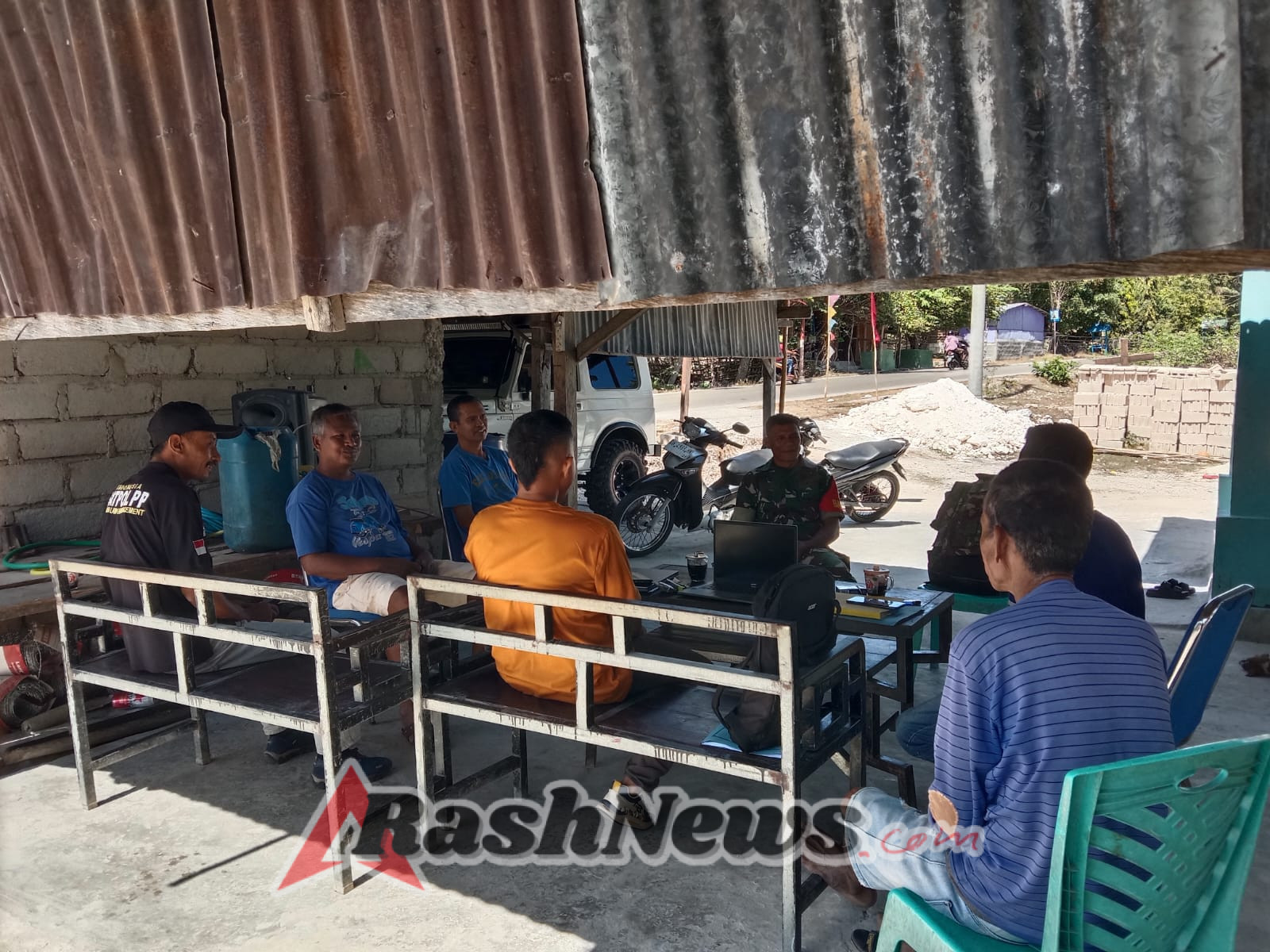 Komsos Babinsa Bahas Persiapan Natal Rayon Jemaat Lelakapa Meoain