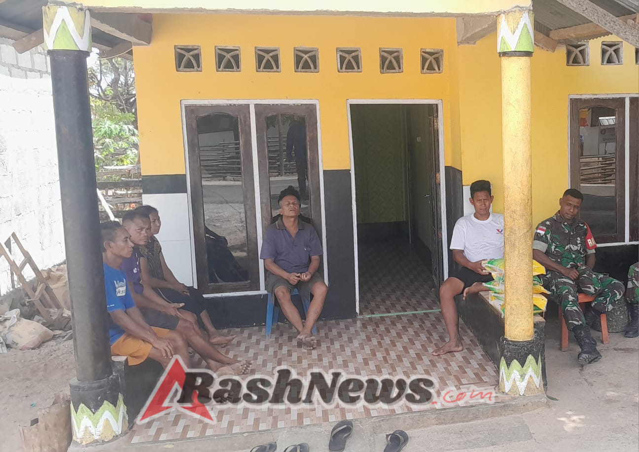 Babinsa Koramil 1627-03/BTT Himbau Warga Jaga Keamanan dan Keselamatan