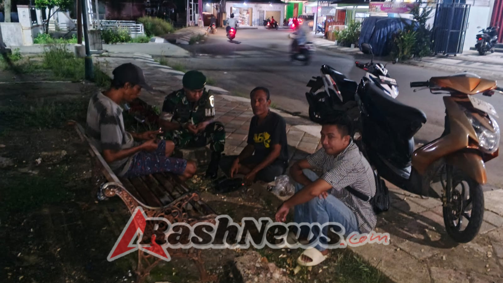 TNI Hadir di Tengah Masyarakat, Koramil Taliwang Intensifkan Patroli Malam