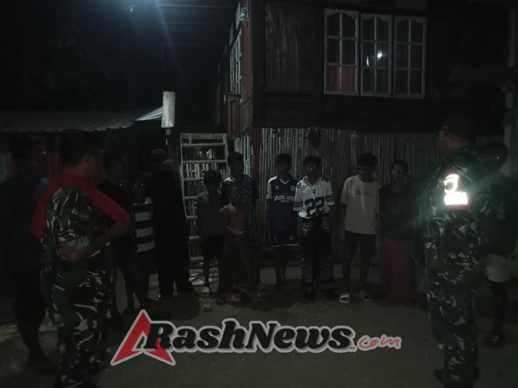 Patroli Malam Babinsa Sape Sosialisasikan Bahaya Narkoba dan Obat Terlarang