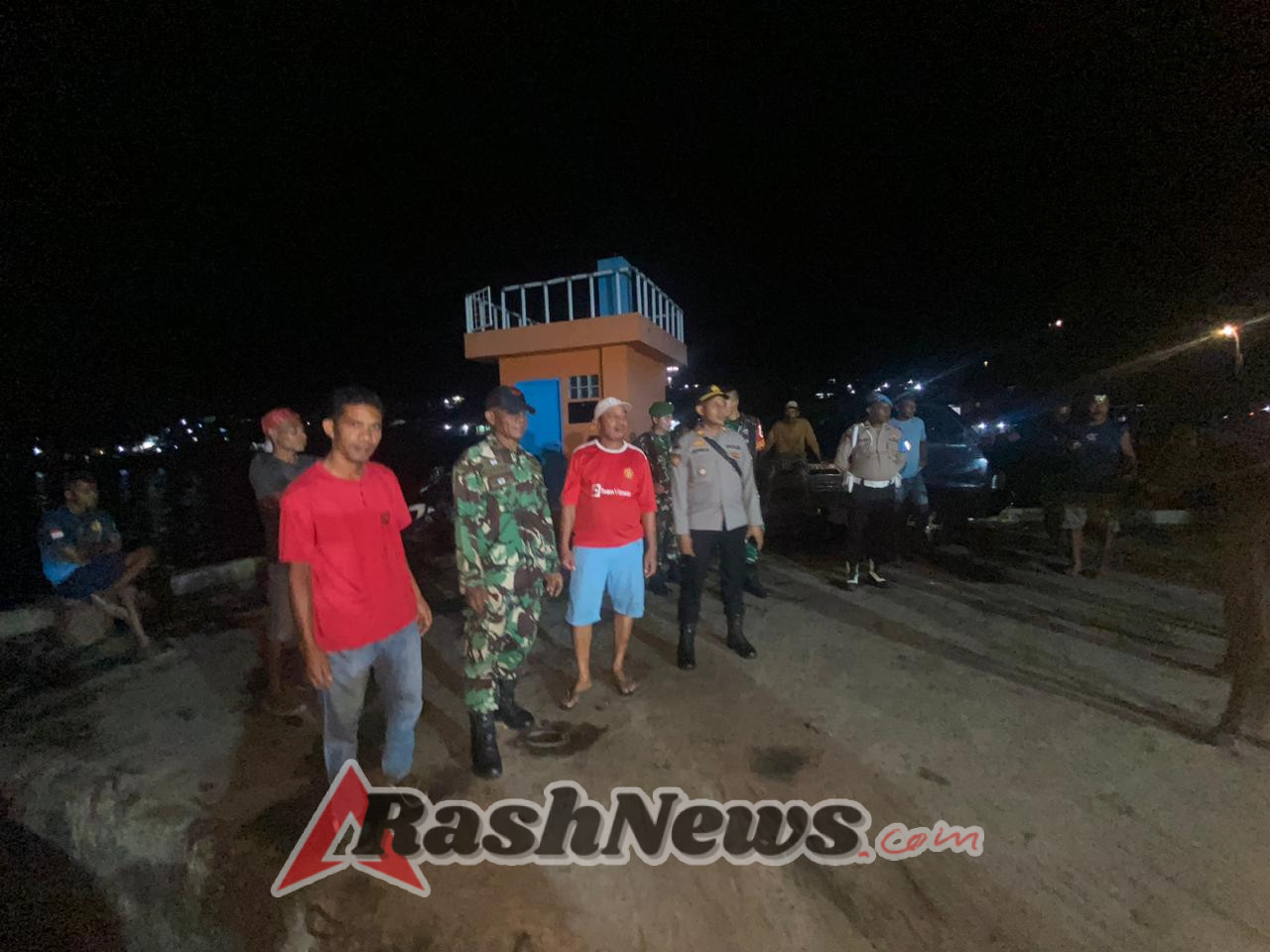 Ciptakan Rasa Aman dan Nyaman, Danramil 1624 – 02/Adonara dan Kapolsek Patroli Humanis di Kota Waiwerang