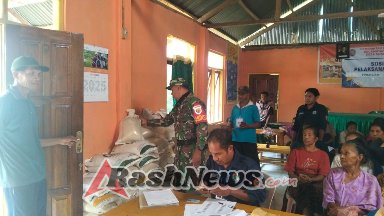 Dekat dengan Masyarakat, Babinsa Laksanakan Pamwil dan Berikan Himbauan Kamtibmas di Sokoria Selatan