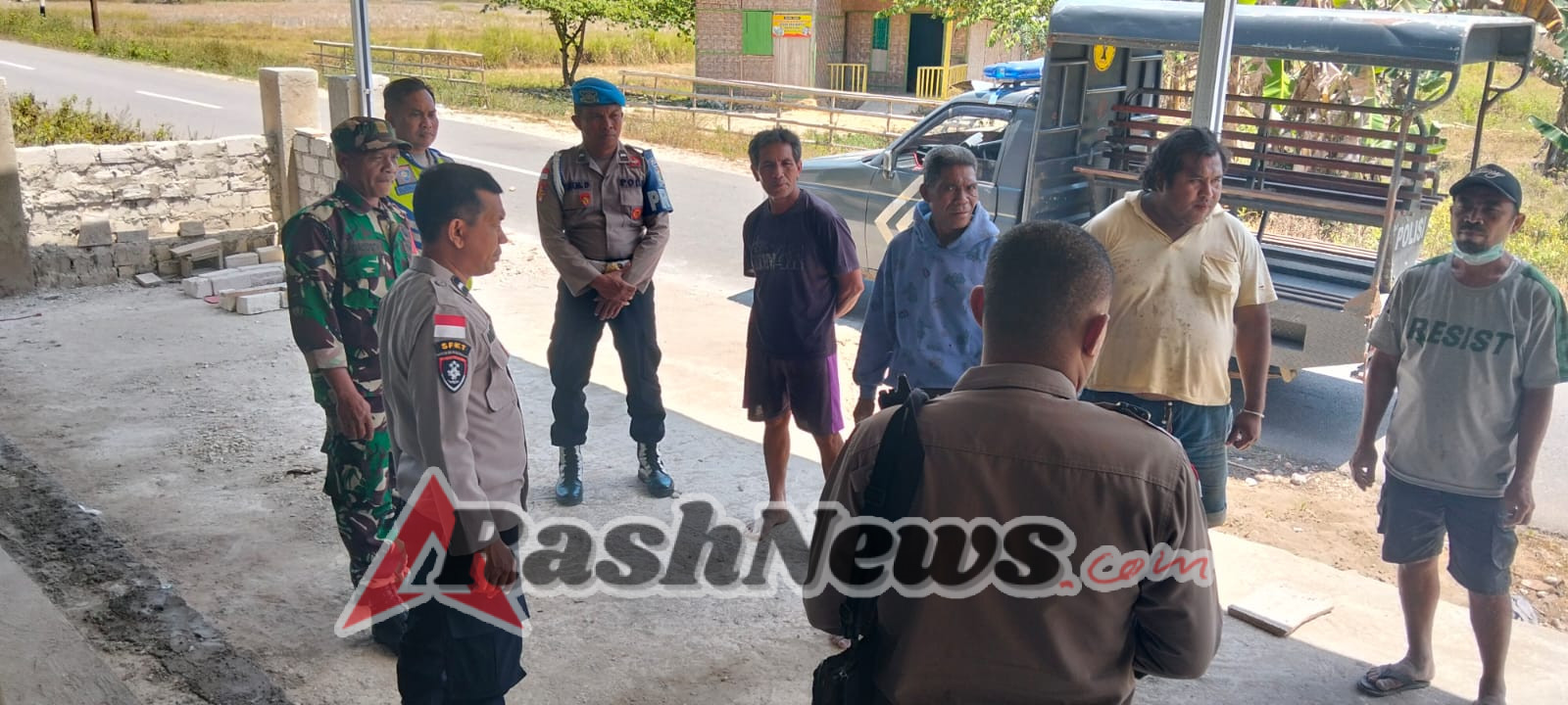 Ciptakan Kamtibmas Kondusif, Babinsa Koramil 01/Loli Patroli Bersama Polsek