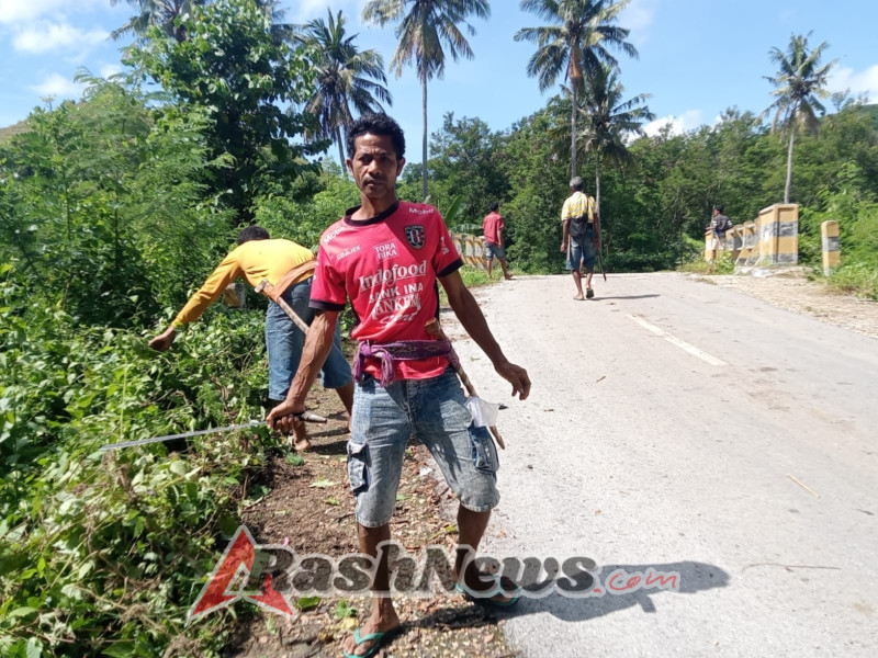 Wujud Kepedulian Babinsa, Jalan Desa Sodana Kini Lebih Aman