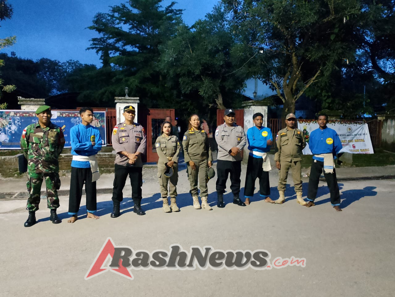 Berikan Rasa Aman dan Nyaman, Personil Koramil Kota Atambua Pengamanan Ibadah Malam Natal