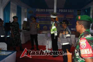 Pastikan Kamtibmas Kondusif, Dandim Gianyar Tinjau Pos Pam dan Gereja Saat Patroli Nataru