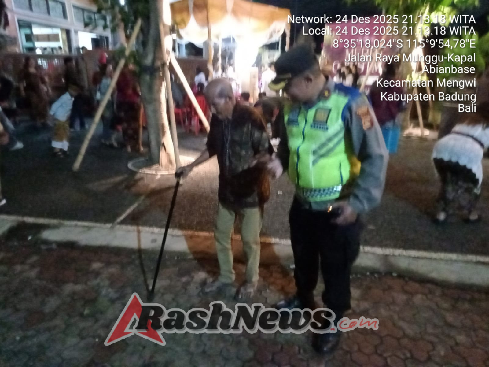 Kapolsek Mengwi Pantau Situasi dan Cek Personel yang Melaksanakan Pengamanan Ibadah Malam Natal