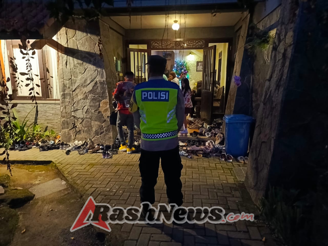 Pengamanan Ibadah Malam Natal di Pos Pembinaan Umat Ordokarmel Batunya Berjalan Kondusif