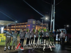Wujud Nyata Toleransi, Personel Kodim 1628/Manggarai Barat Sukseskan Pengamanan Misa Malam Natal di Gereja St. Petrus