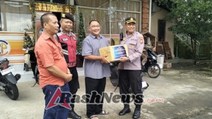 Tali Asih Natal Kapolres Gianyar, Polsek Blahbatuh Berbagi Kepedulian Kepada Umat Kristen