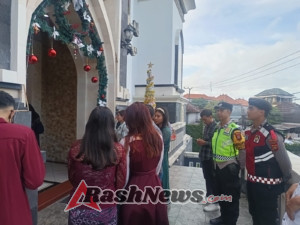 Kapolsek Denpasar Selatan Cek Langsung Pengamanan Ibadah Malam Natal 2025, Pastikan Personel Siaga di Setiap Gereja