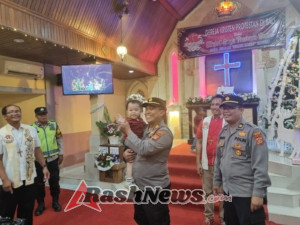 Kapolsek Kerambitan pimpin Pengamanan Ibadah Malam Kudus dan Perayaan Natal di GKPB Jemaat Suluh Kasih Tibubiu