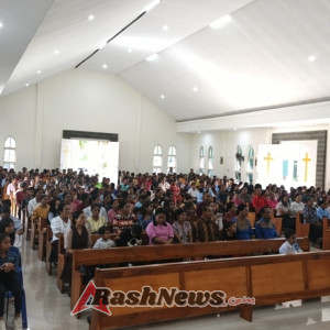 Pengamanan Ibadah Natal, Babinsa Koramil 05/Waingapu Hadir di Tengah Jemaat