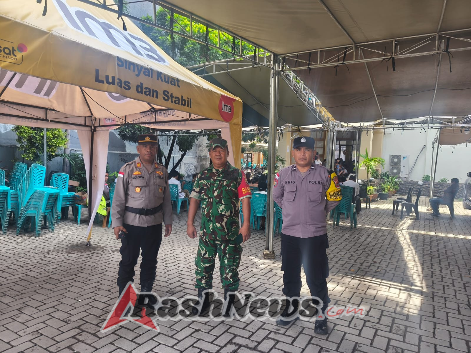 Babinsa Dan Aparat Gabungan Jaga Ibadah Natal