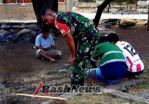 Gotong Royong Bersama Babinsa, Pembangunan Desa Madawa Lancar
