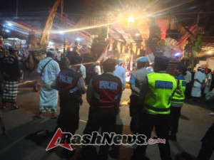 Polsek Banjarangkan Amankan Rangkaian Upacara Tedun Napak Pertiwi di Desa Getakan.