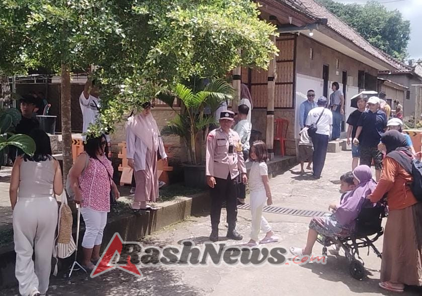 Bhabinkamtibmas Kelurahan Kubu Sambangi Desa Wisata Penglipuran Perkuat Sinergi Jaga Keamanan dan Kenyamanan Pengunjung